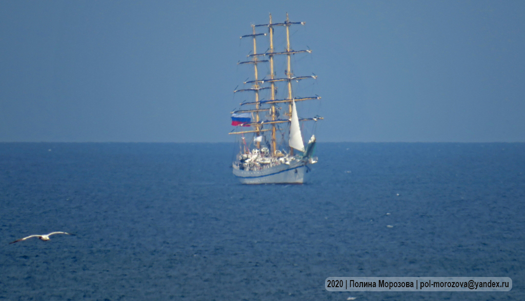 «Херсонес» ставит паруса и открывает парад ВМФ